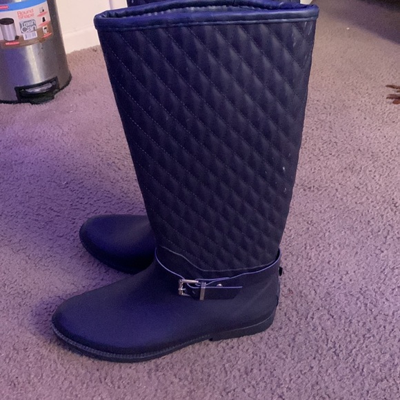 Snow,rain boots. - Picture 2 of 4